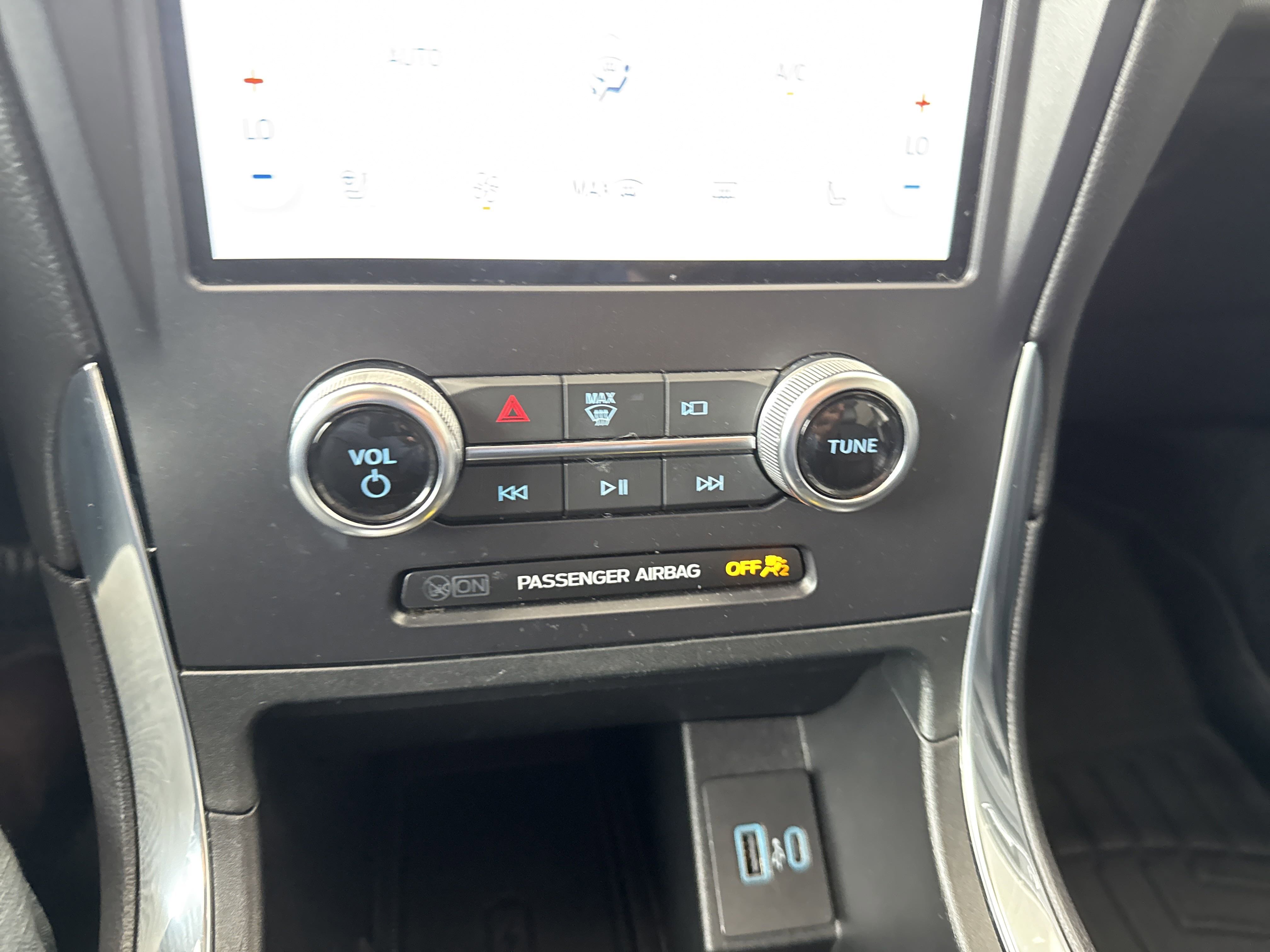 2024 Ford Edge Titanium photo 16