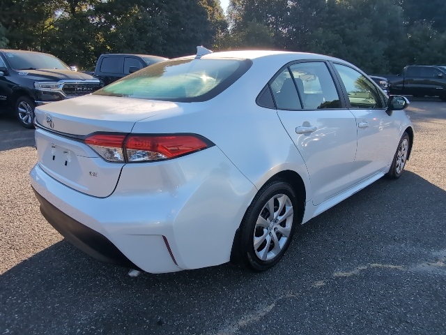 2025 Toyota Corolla LE photo 5