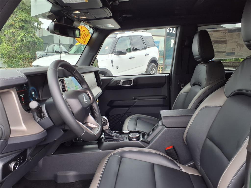 2025 Ford Bronco Outer Banks photo 4