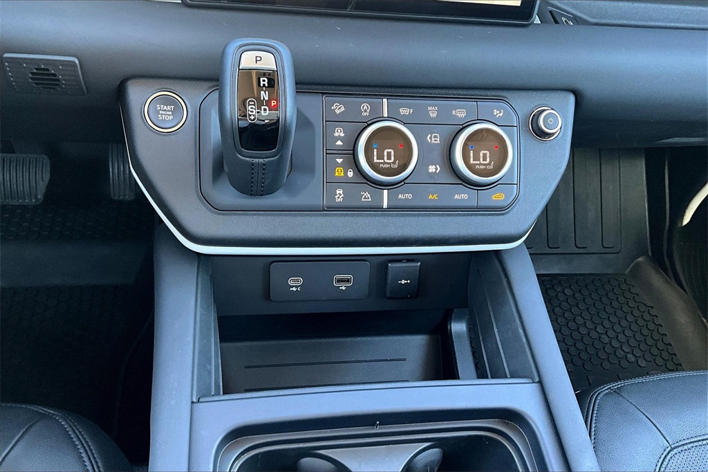 2024 Land Rover Defender 110 S photo 22
