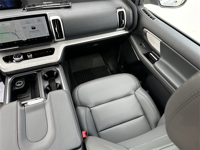 2025 Ford Expedition photo 19