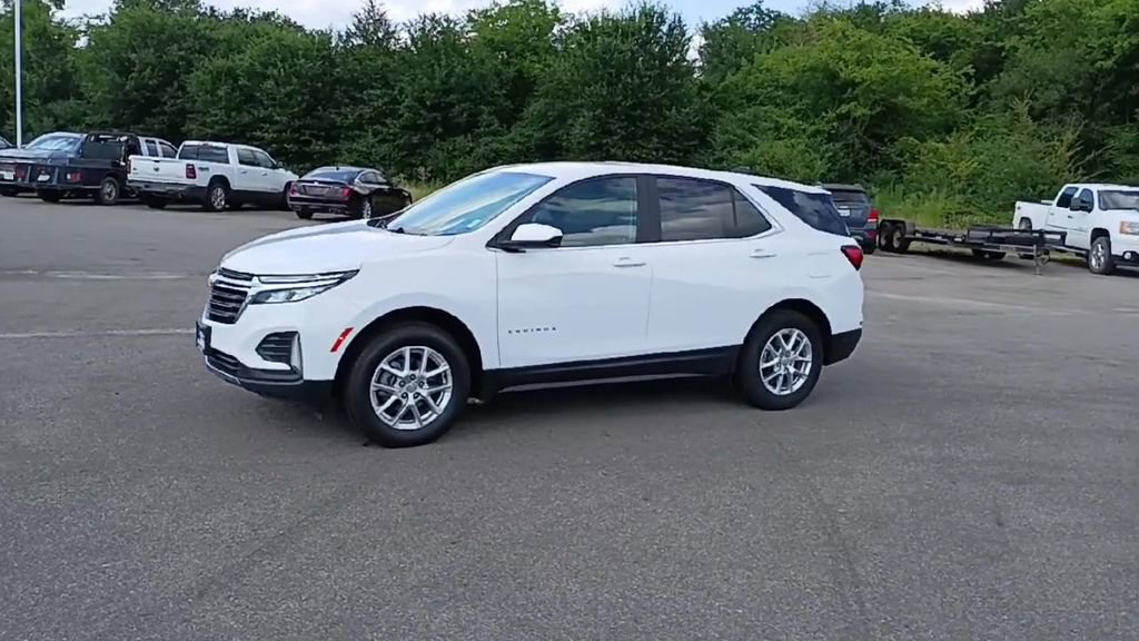 2024 Chevrolet Equinox LT photo 4