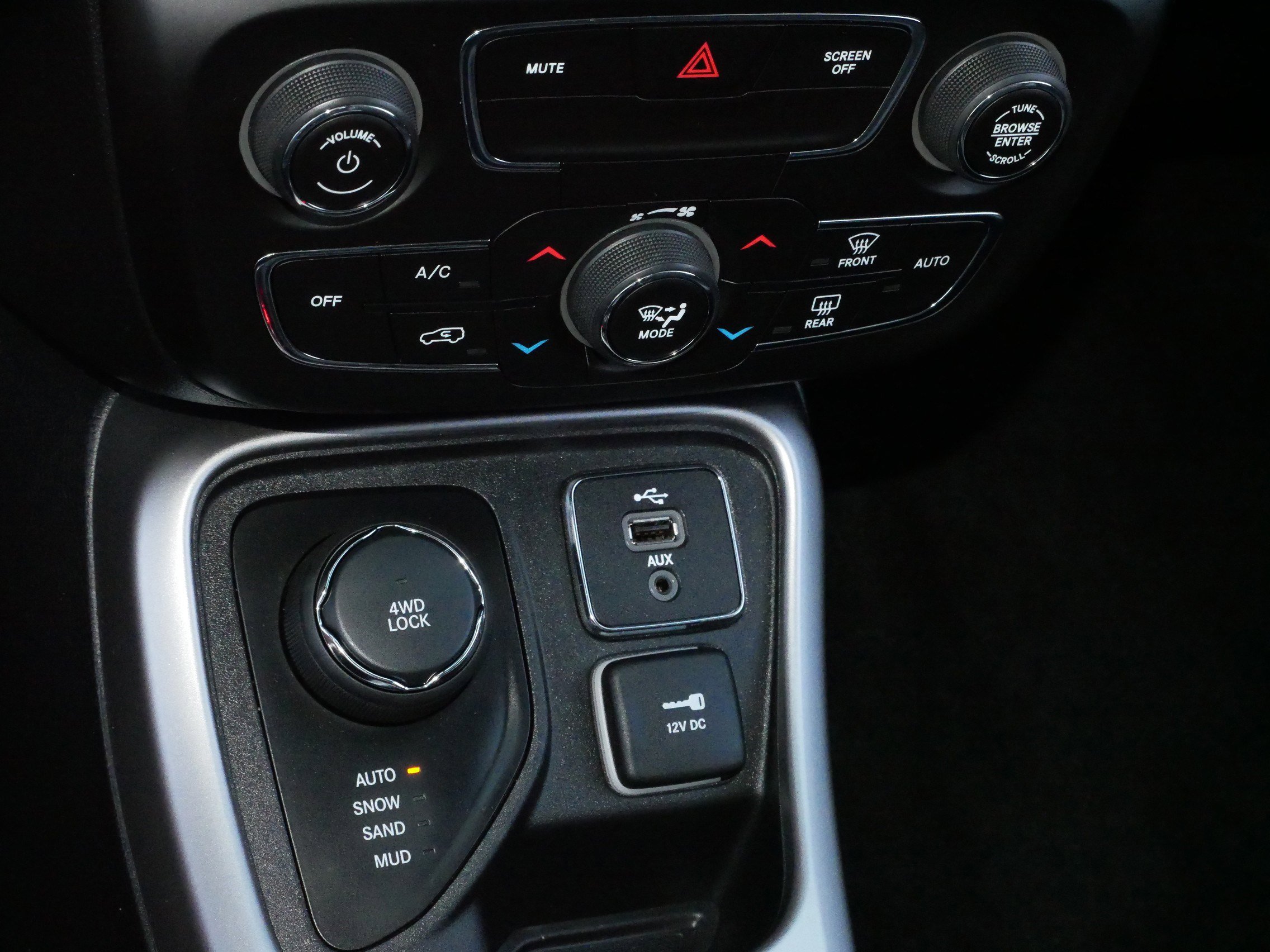 2018 Jeep Compass Latitude photo 22