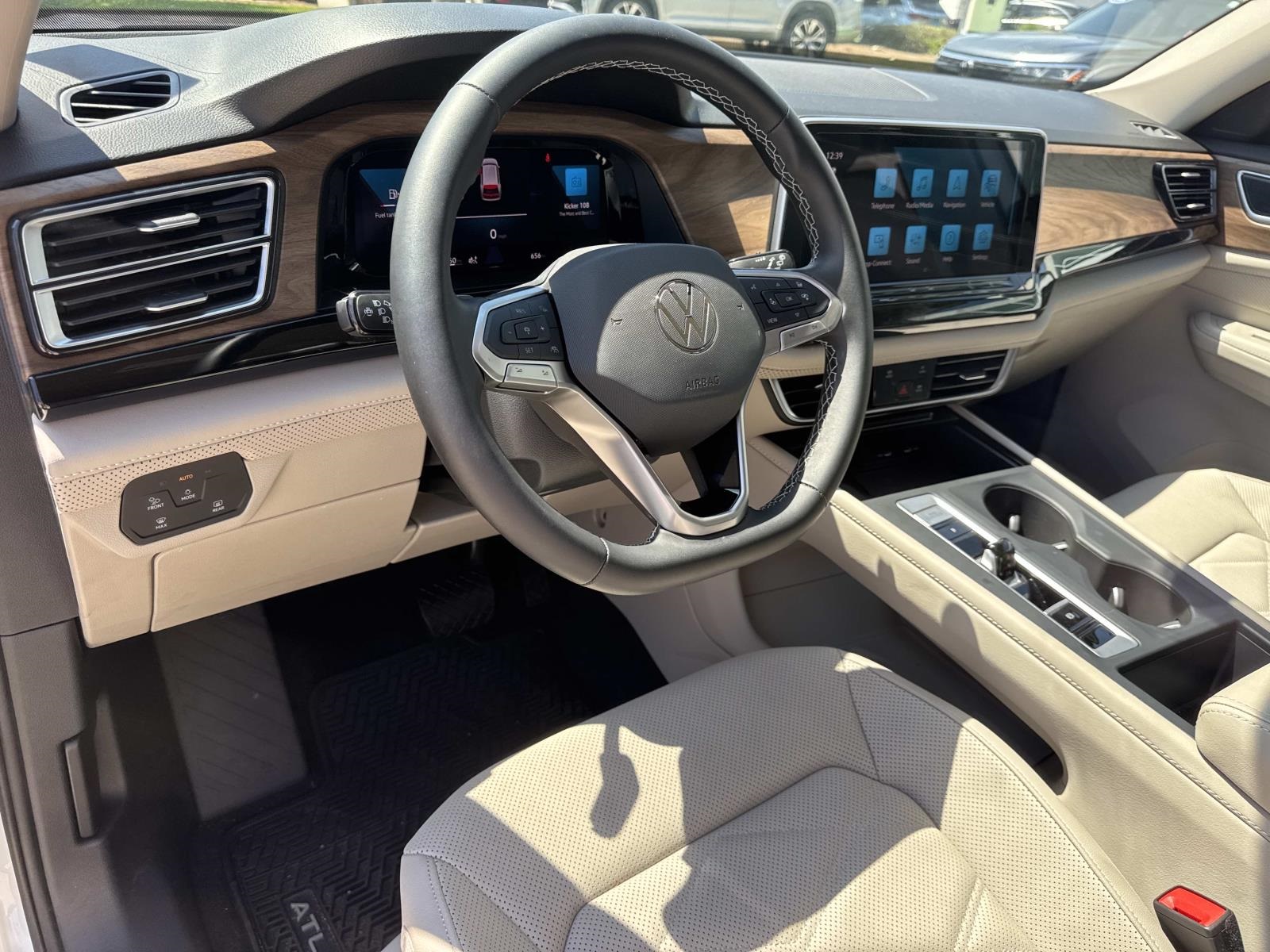 2025 Volkswagen Atlas SE photo 15