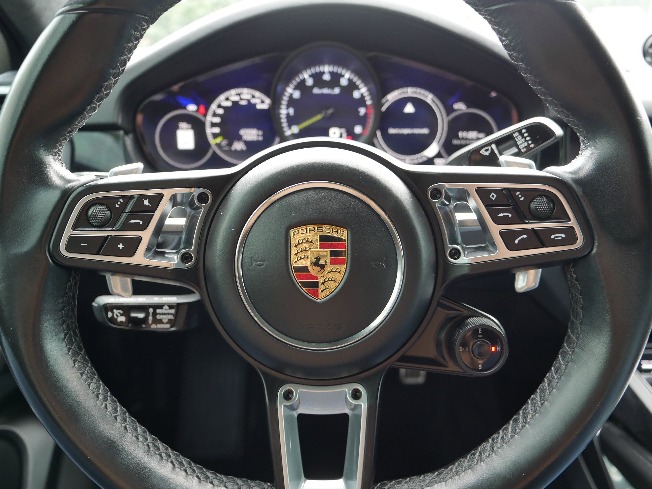 2020 Porsche Cayenne Turbo S E-Hybrid Coupe photo 24