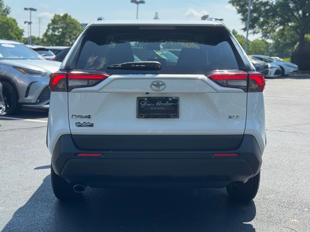 2023 Toyota RAV4 XLE photo 9