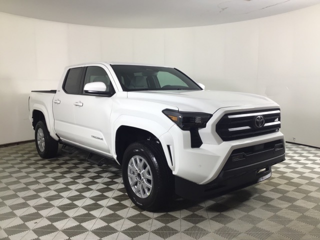 2025 Toyota Tacoma SR5's photo