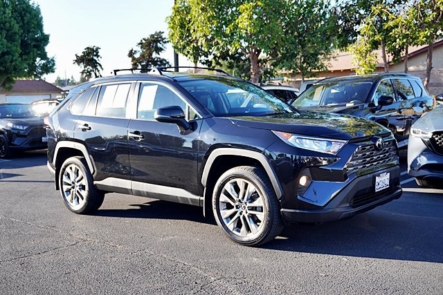 2019 Toyota RAV4 Limited photo 4