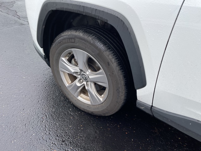 2025 Toyota RAV4 XLE photo 3