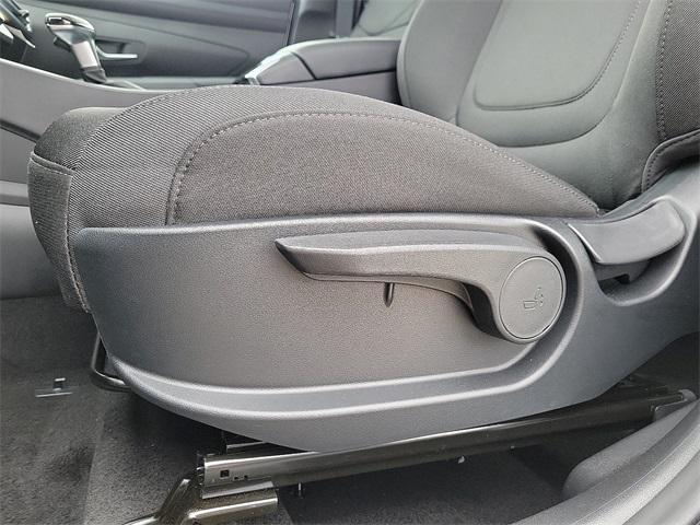 2025 Hyundai Tucson SE photo 16