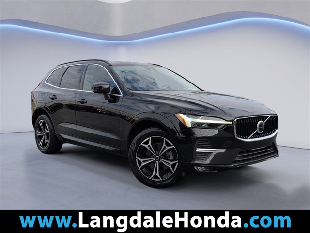 2022 Volvo XC60 Momentum's photo