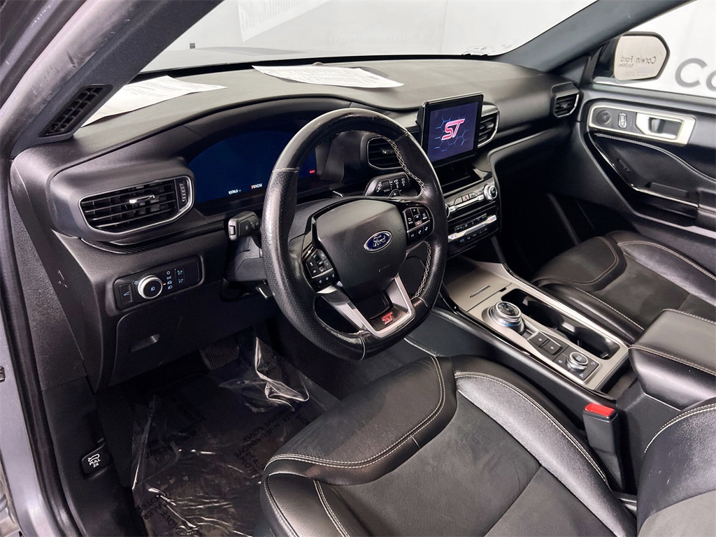 2022 Ford Explorer ST photo 2