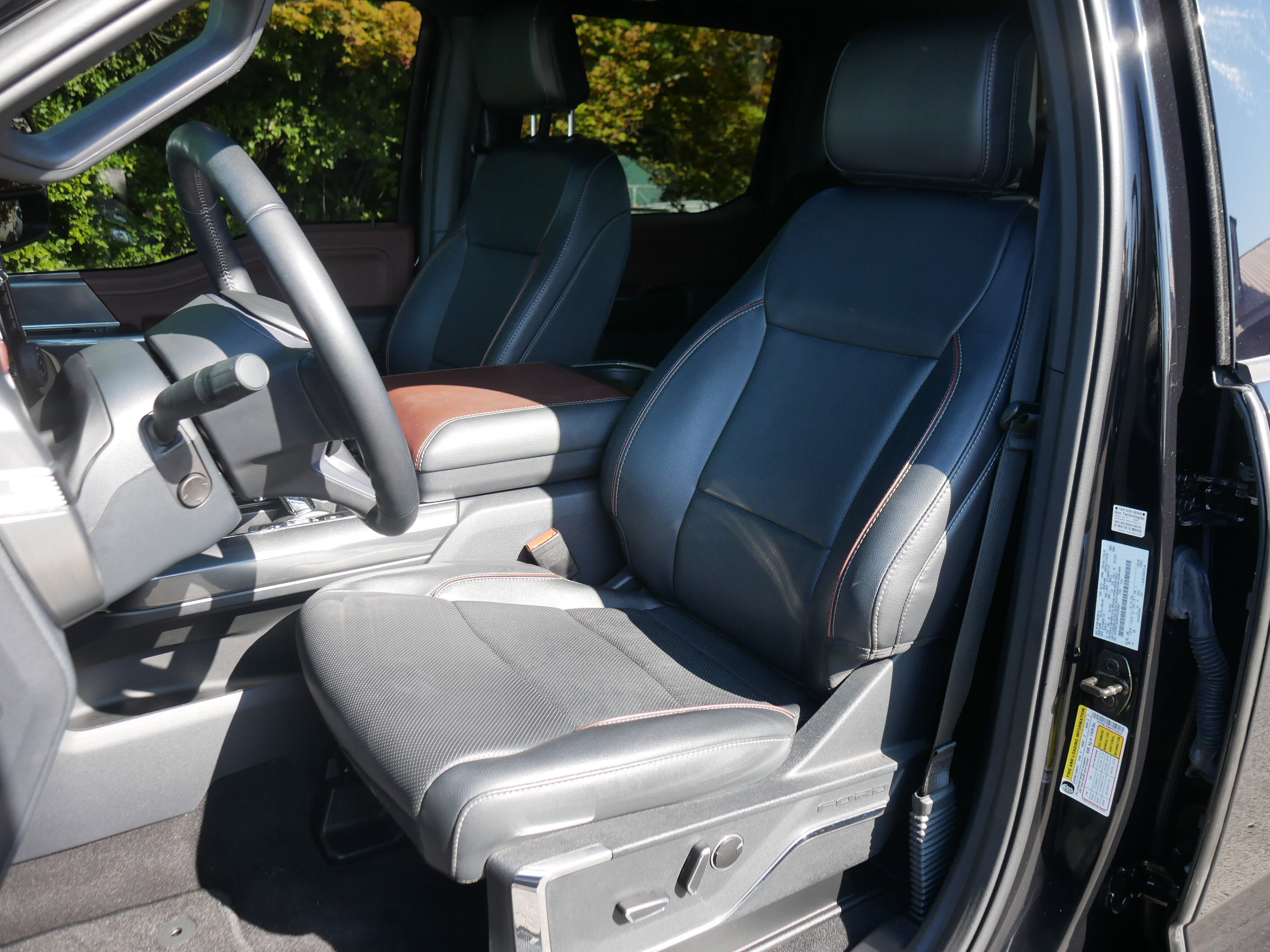 2023 Ford F-150 Lariat photo 34