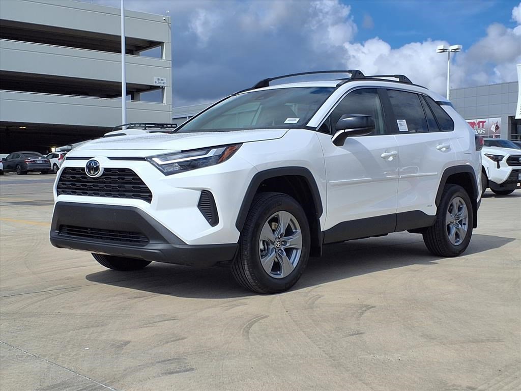 2025 Toyota RAV4 LE's photo