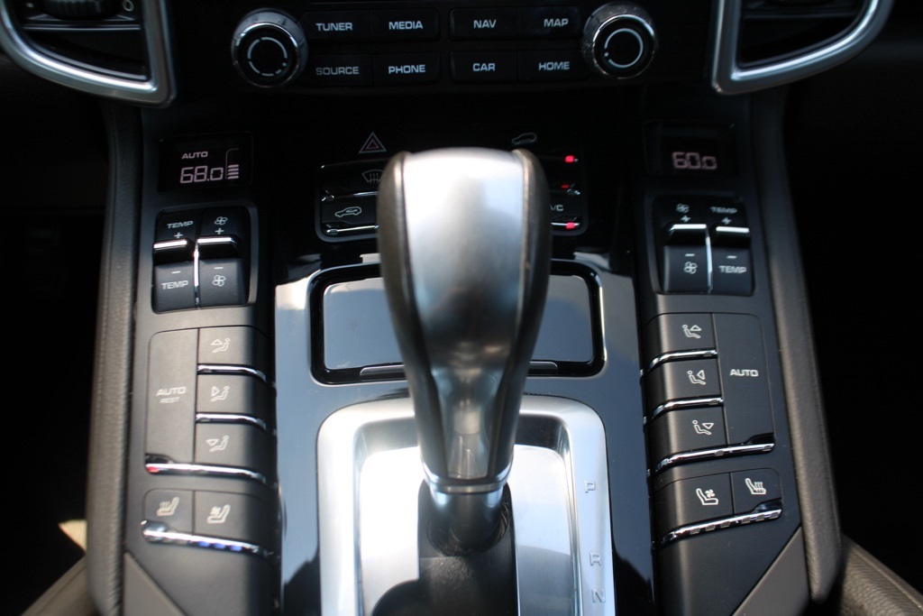 2017 Porsche Cayenne Platinum Edition photo 25