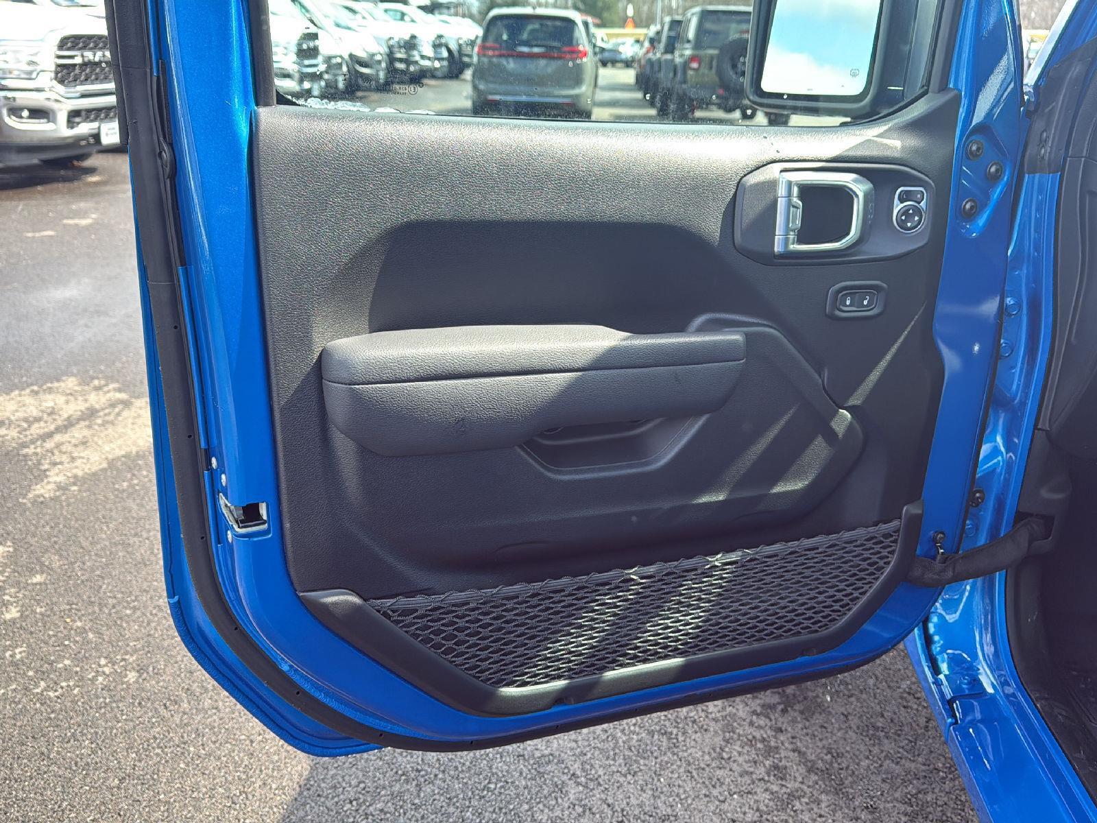 2025 Jeep Wrangler Sport S photo 15
