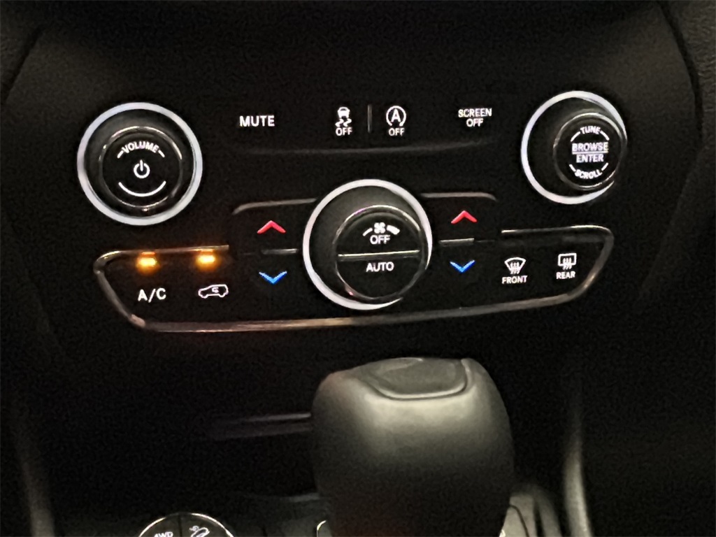 2020 Jeep Cherokee Trailhawk photo 21