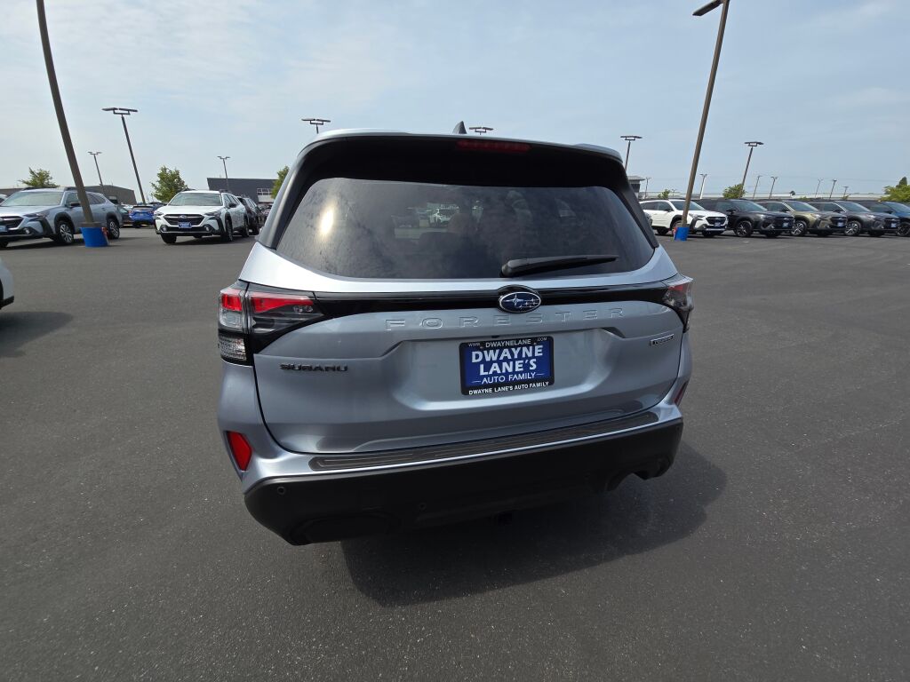 2025 Subaru Forester Touring photo 4