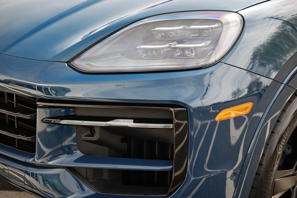 2025 Porsche Cayenne photo 17