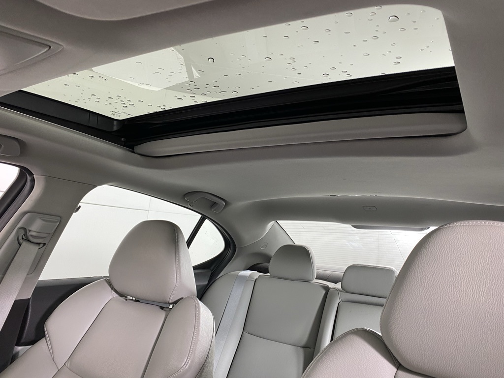 2015 Acura TLX photo 4