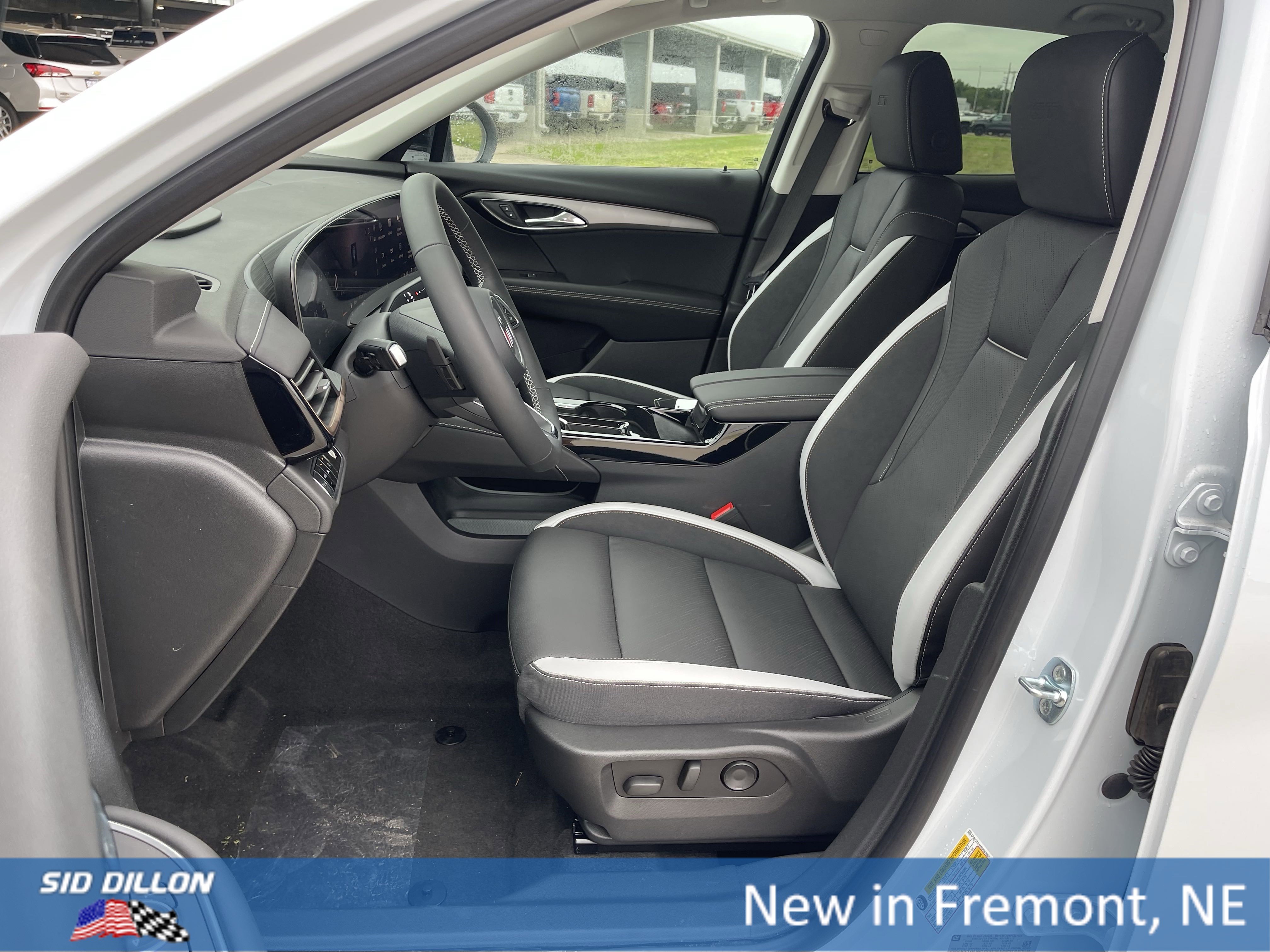 2025 Buick Envision Sport Touring photo 4