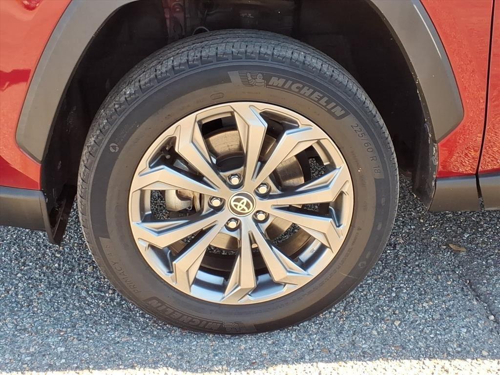 2022 Toyota RAV4 Hybrid XLE Premium photo 3