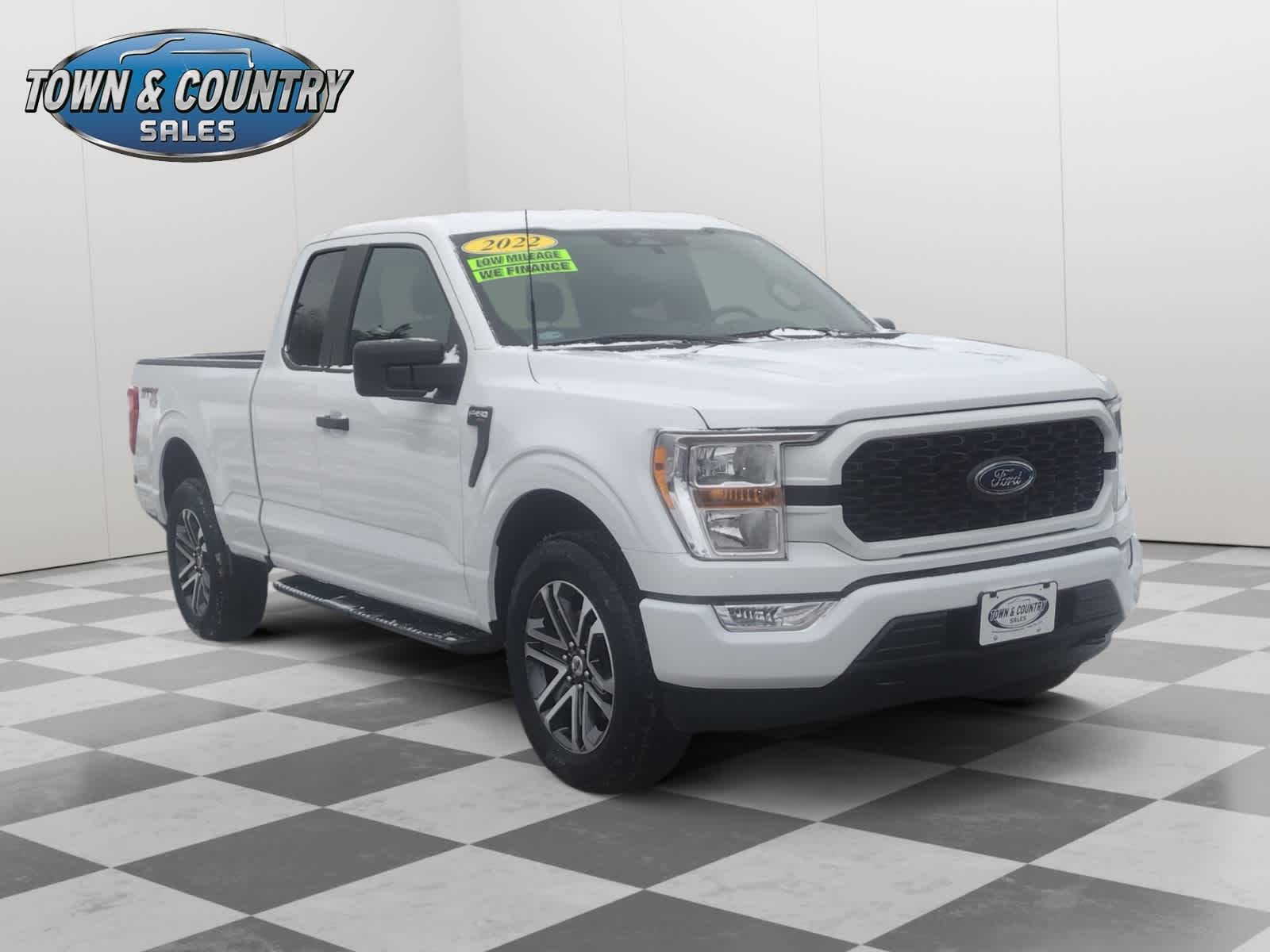 2022 Ford F-150 XL's photo