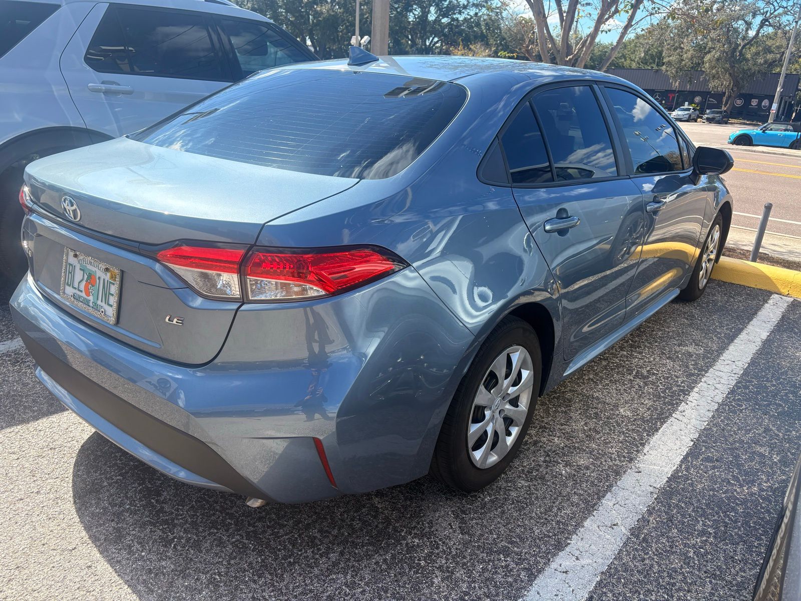 2021 Toyota Corolla LE photo 3