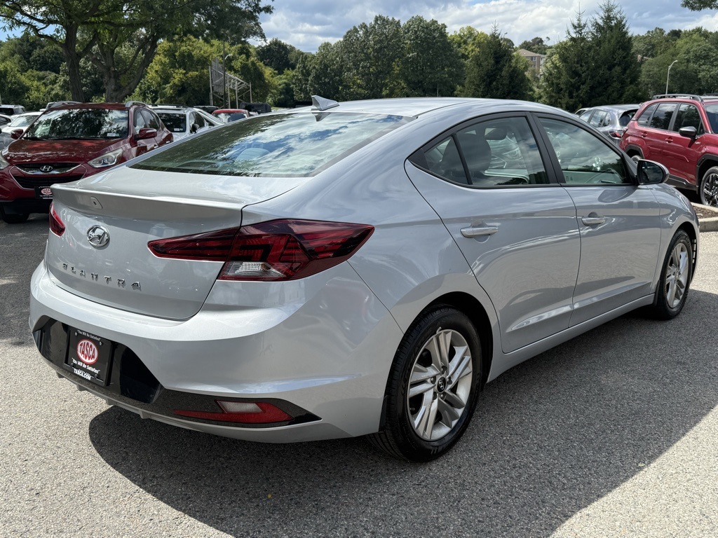2020 Hyundai Elantra SEL photo 5