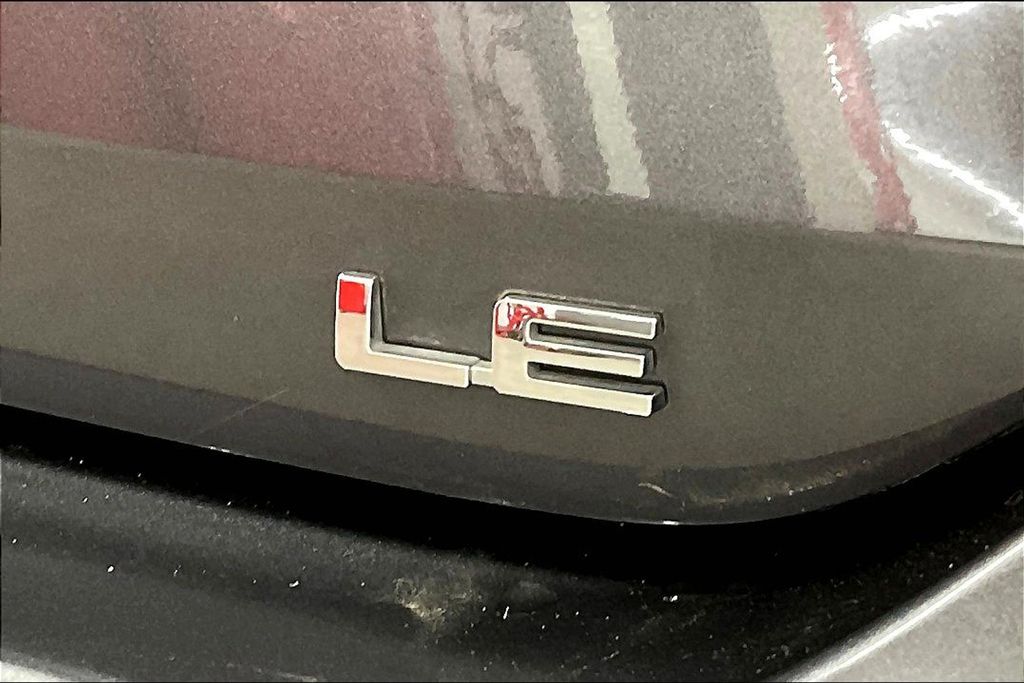 2021 Toyota Highlander Hybrid LE photo 8