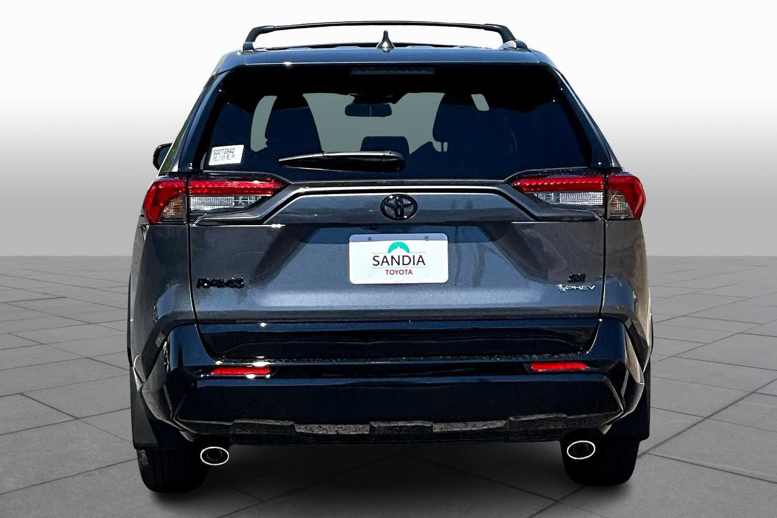 2025 Toyota RAV4 Hybrid SE photo 4
