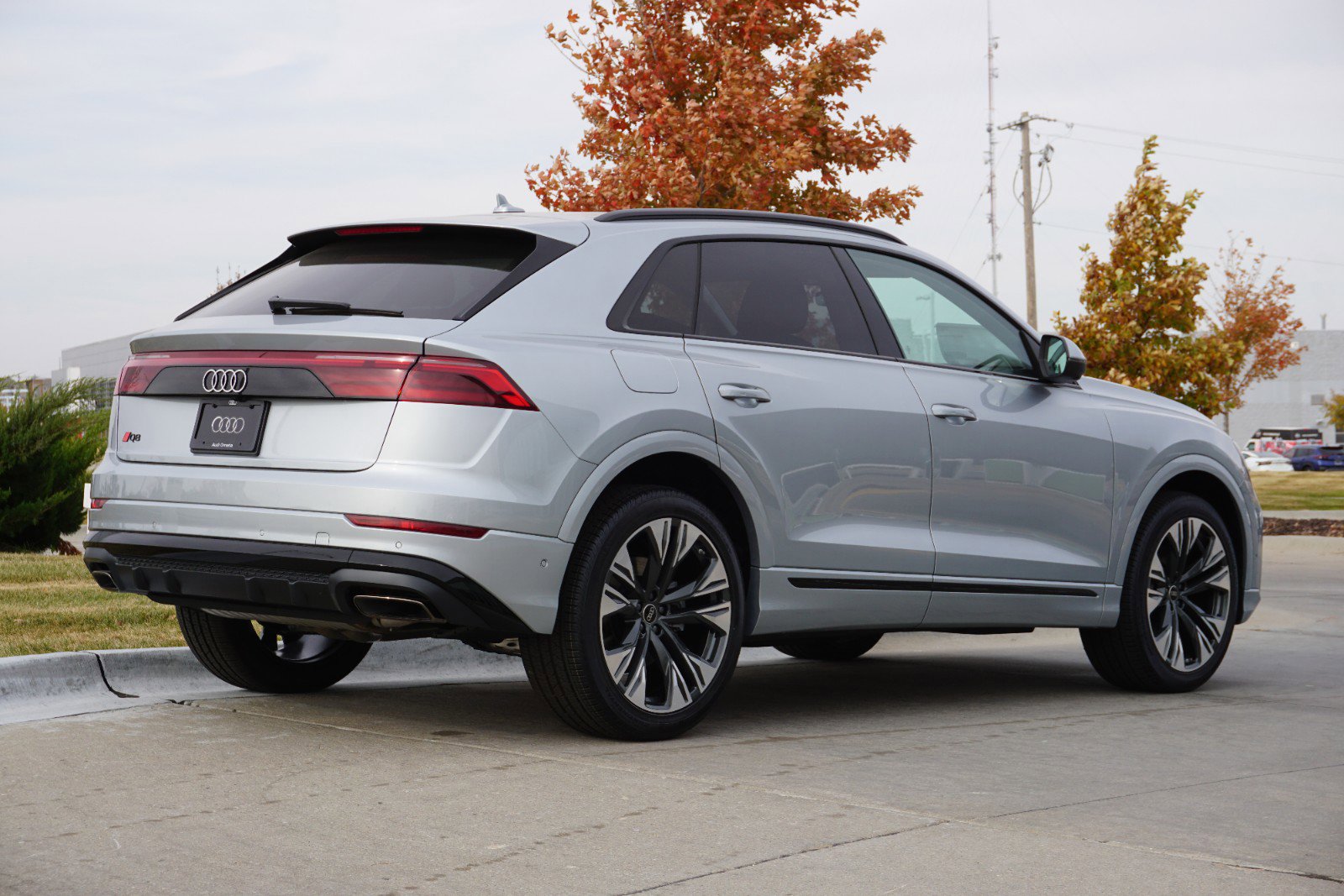 2025 Audi Q8 Premium Plus photo 2