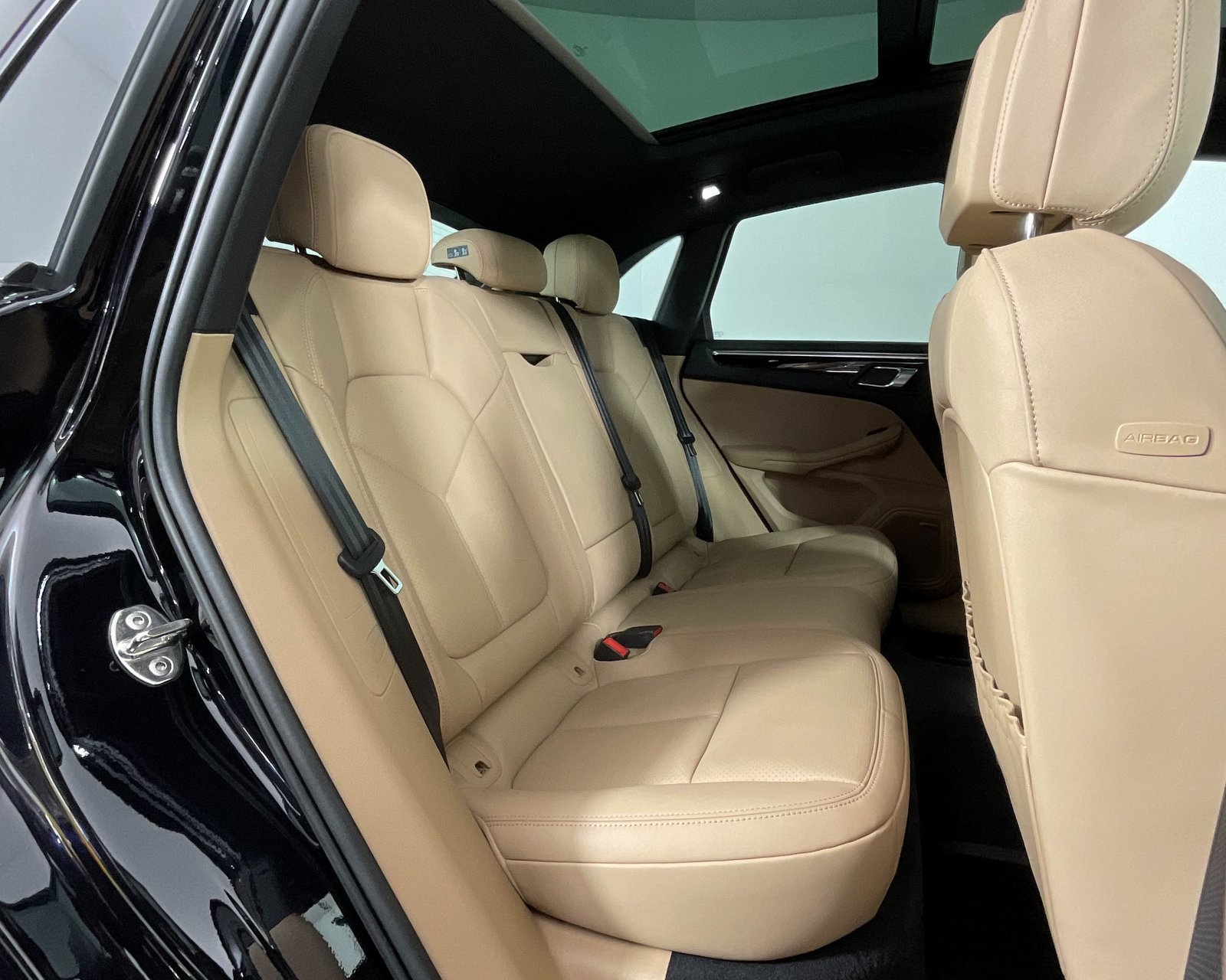 2024 Porsche Macan T photo 22