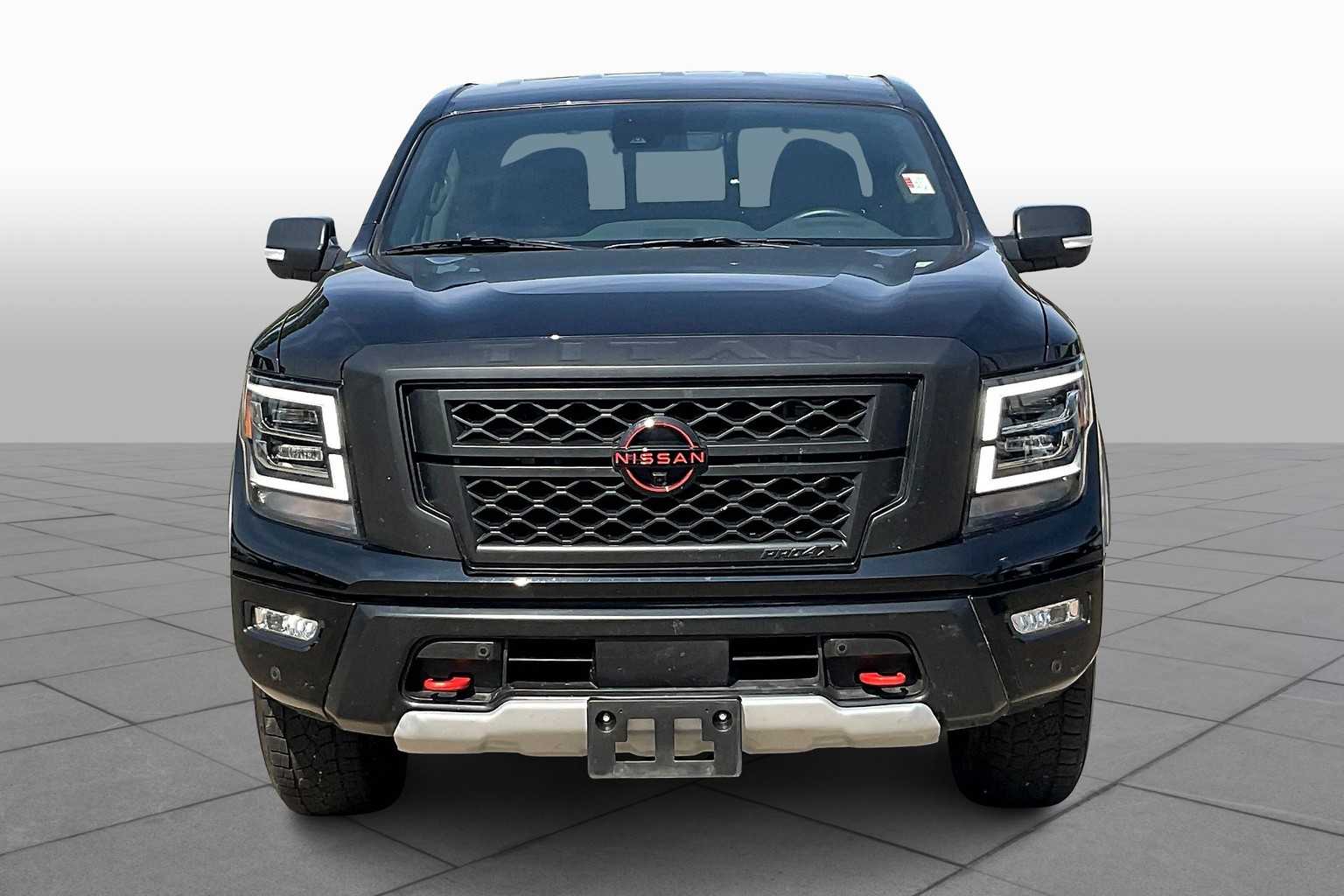2023 Nissan Titan PRO-4X photo 3