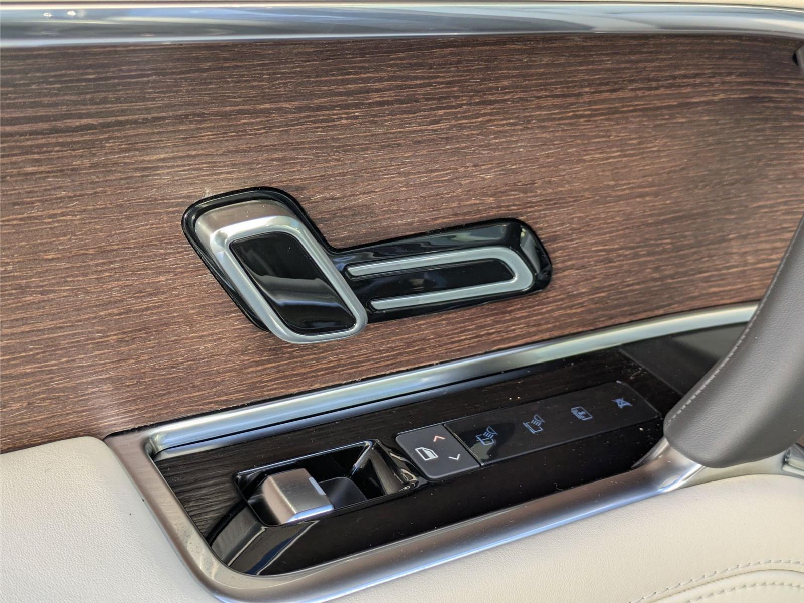 2025 Land Rover Range Rover SE photo 23