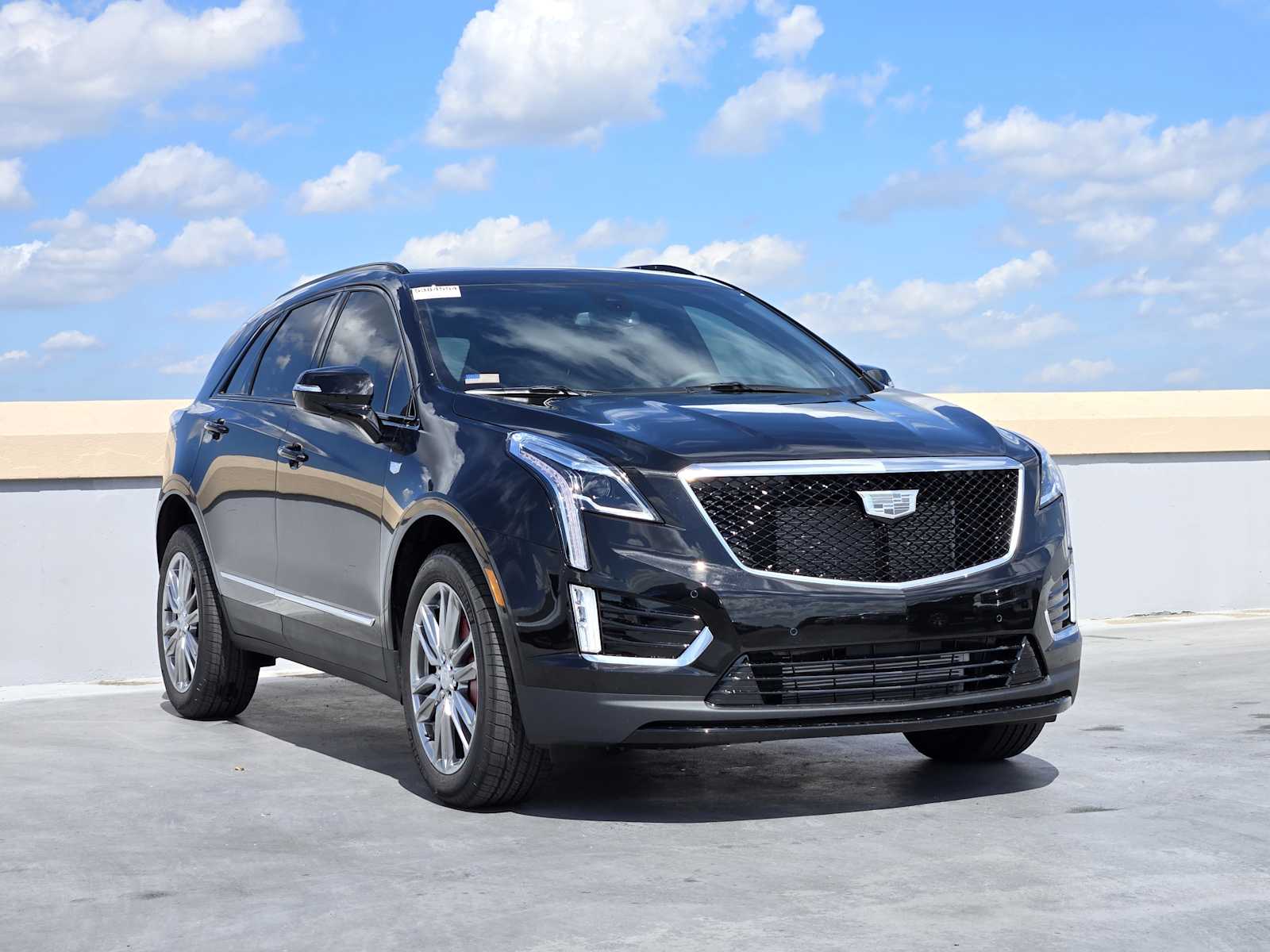 2025 Cadillac XT5 Sport photo 2