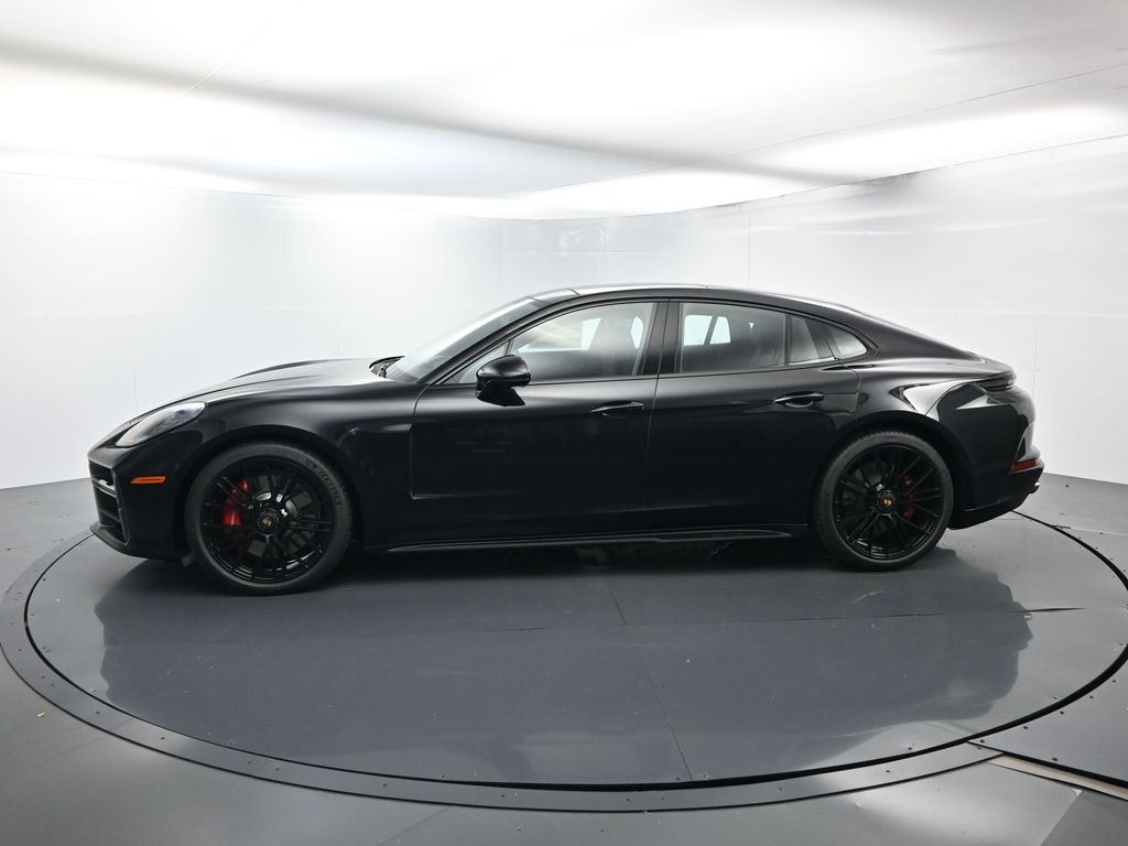 2026 Porsche Panamera GTS photo 2