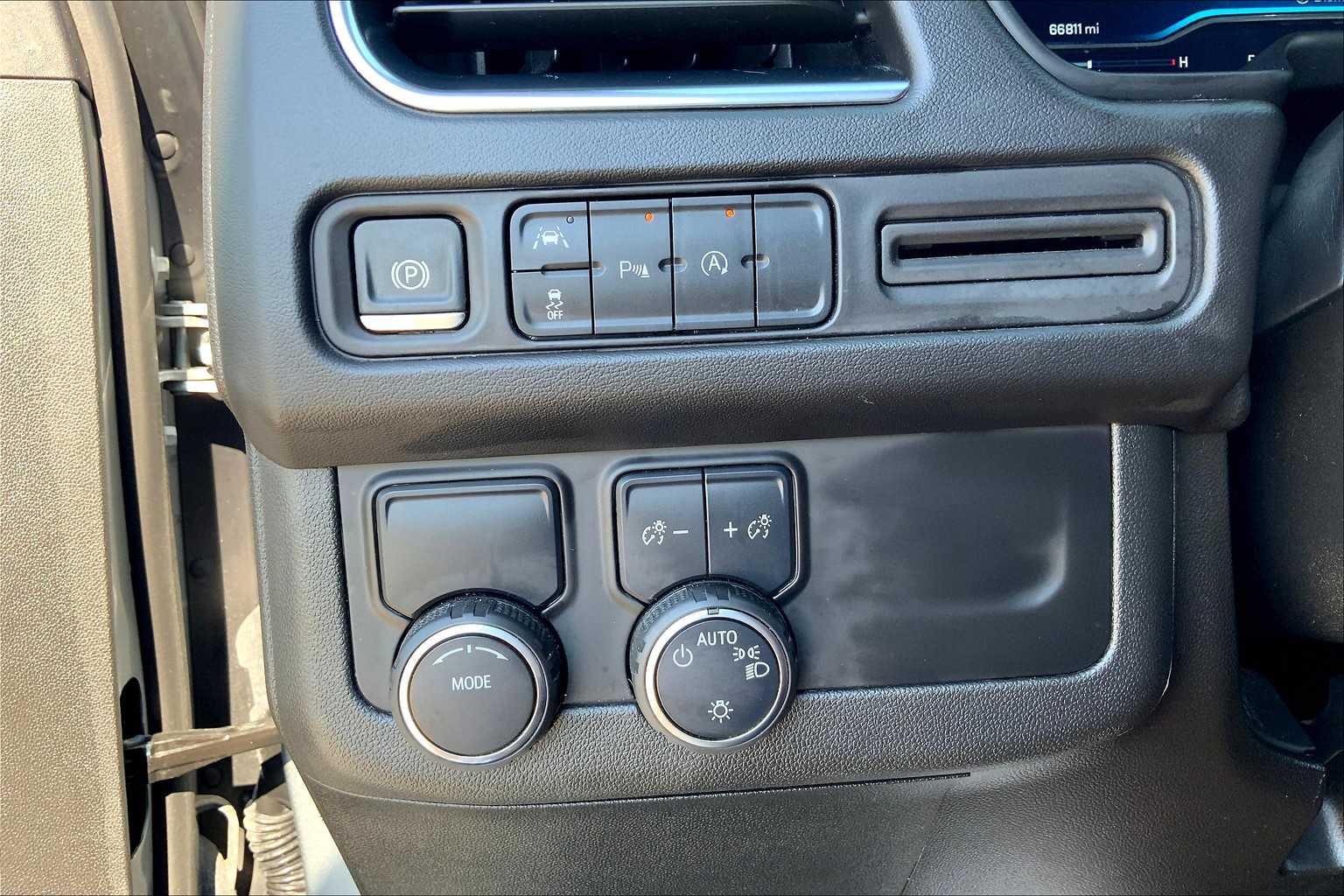 2024 Chevrolet Suburban LT photo 32