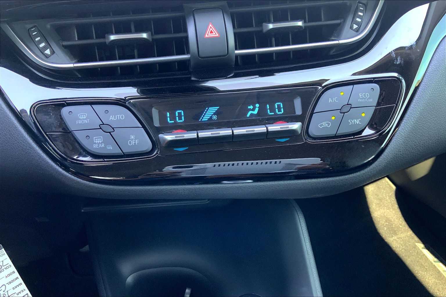 2020 Toyota C-HR LE photo 31