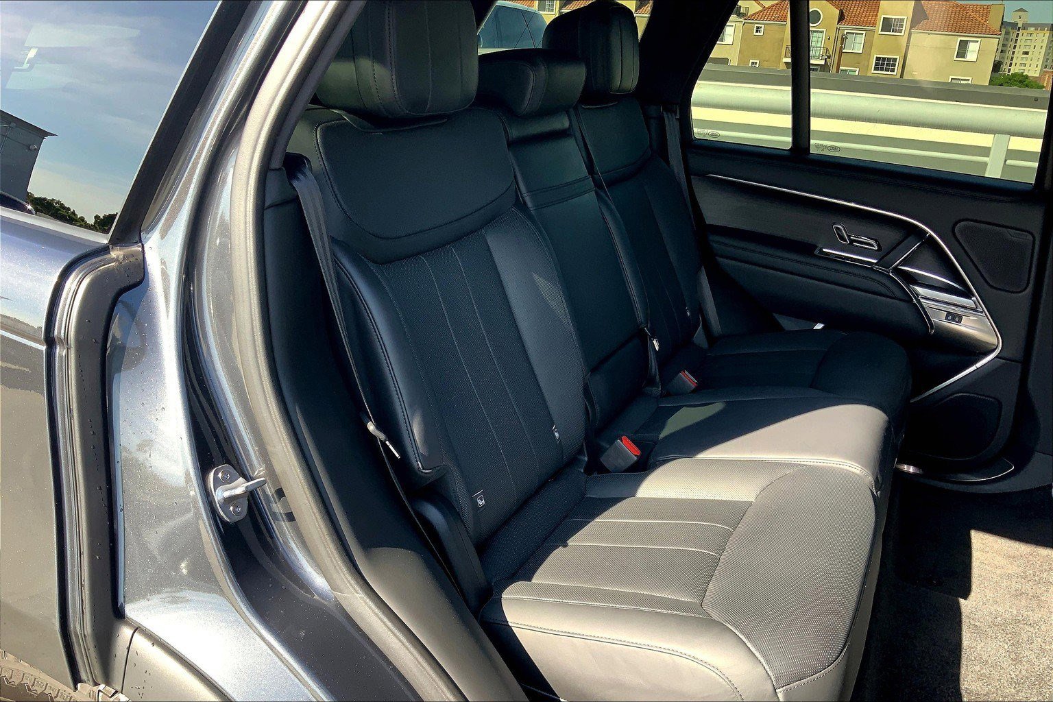 2023 Land Rover Range Rover SE photo 19