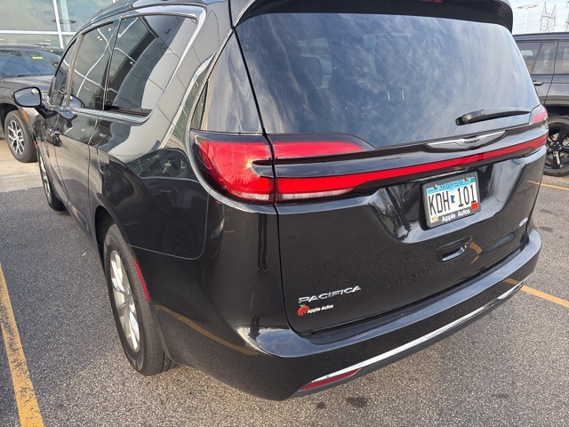 2022 Chrysler Pacifica Touring L photo 3