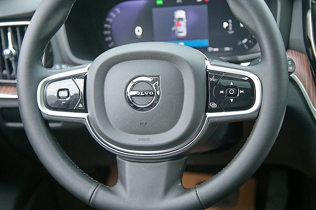 2026 VOLVO V60CC - Image 23