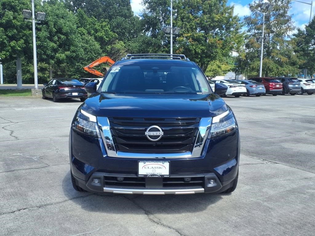 2022 Nissan Pathfinder Platinum photo 2