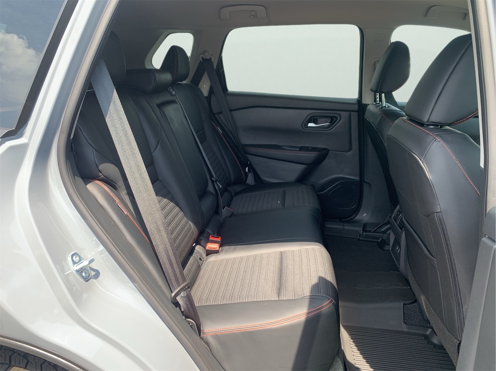 2026 Nissan Rogue SV photo 26