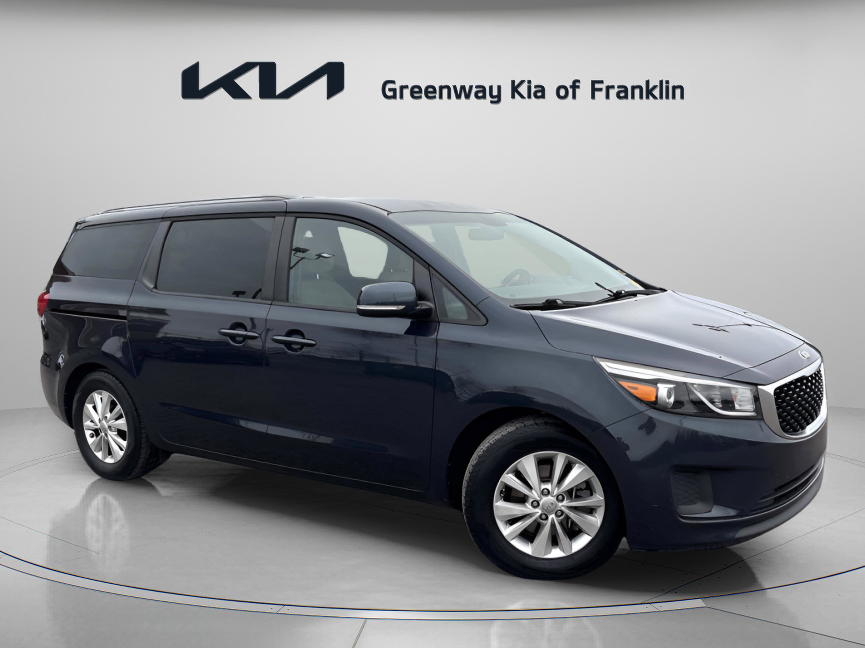 2016 Kia Sedona LX's photo