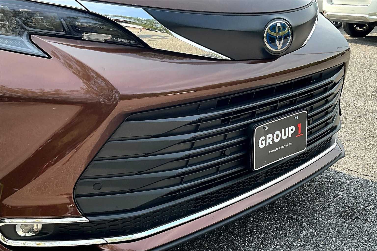 2024 Toyota Sienna XLE photo 27