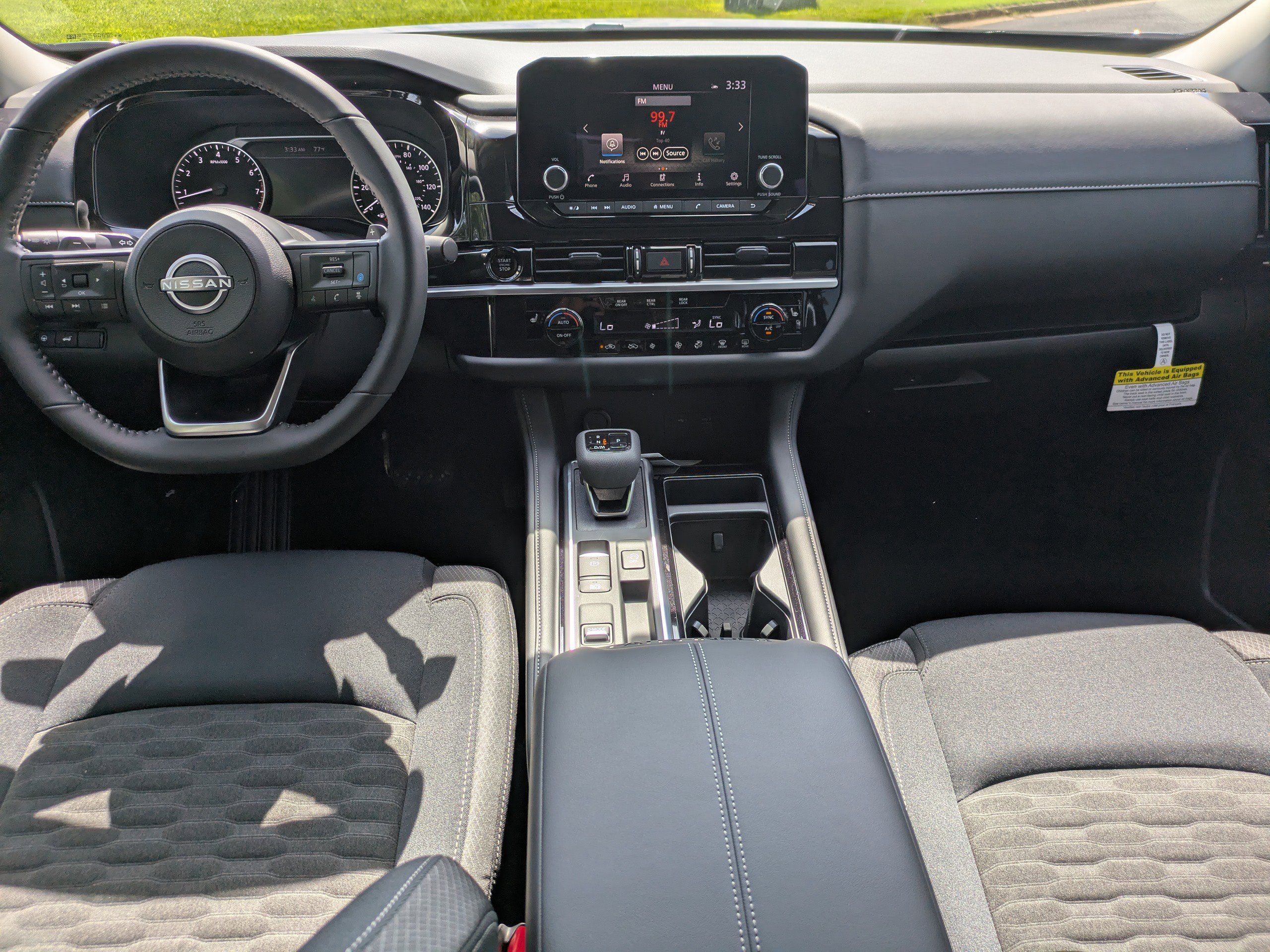 2025 Nissan Pathfinder SV photo 4