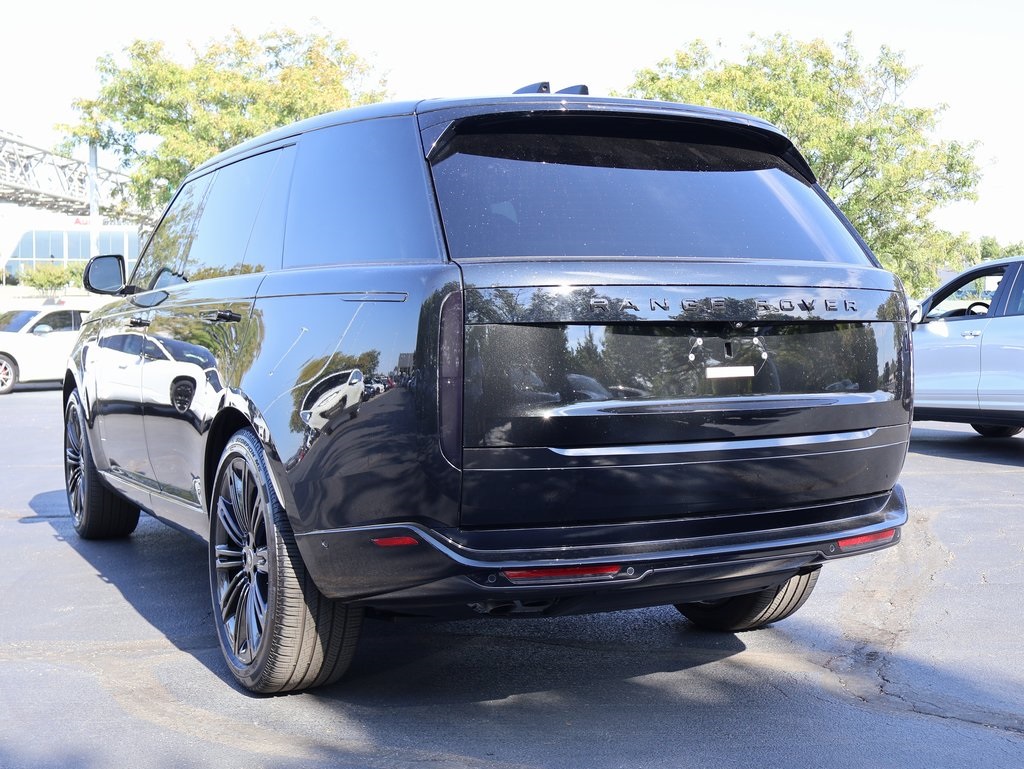 2025 Land Rover Range Rover SE photo 7