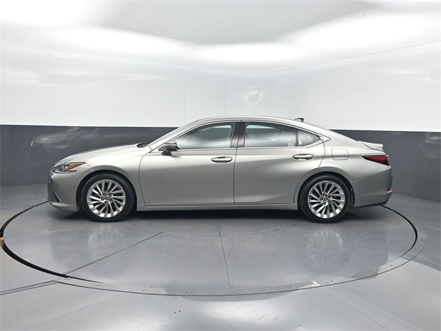 2019 Lexus ES 350 Luxury photo 2