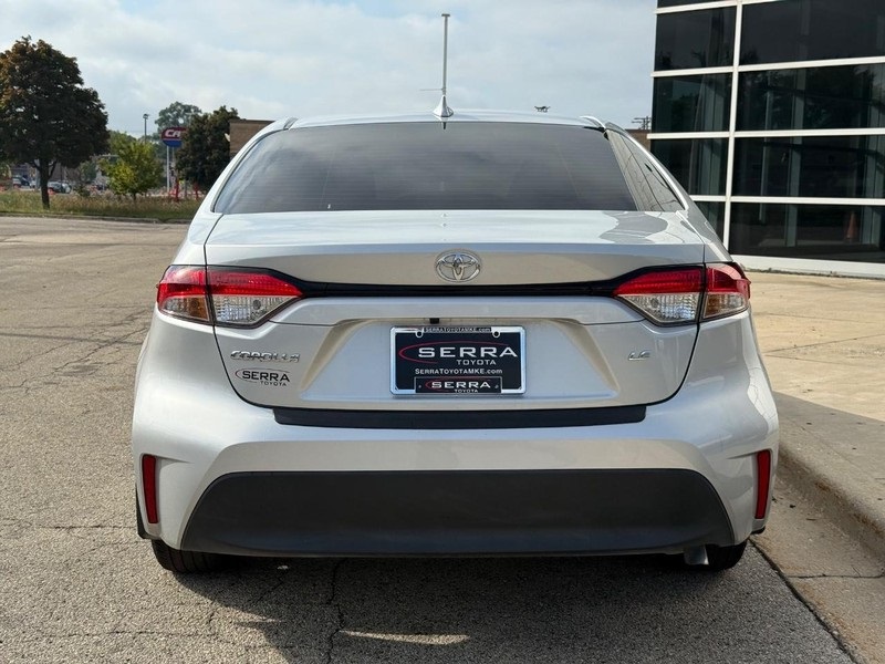 2025 Toyota Corolla LE photo 3